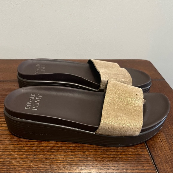 Donald J. Pliner Fiji slide sandal in Bronze Metallic‎ Size: 5.5 NEW